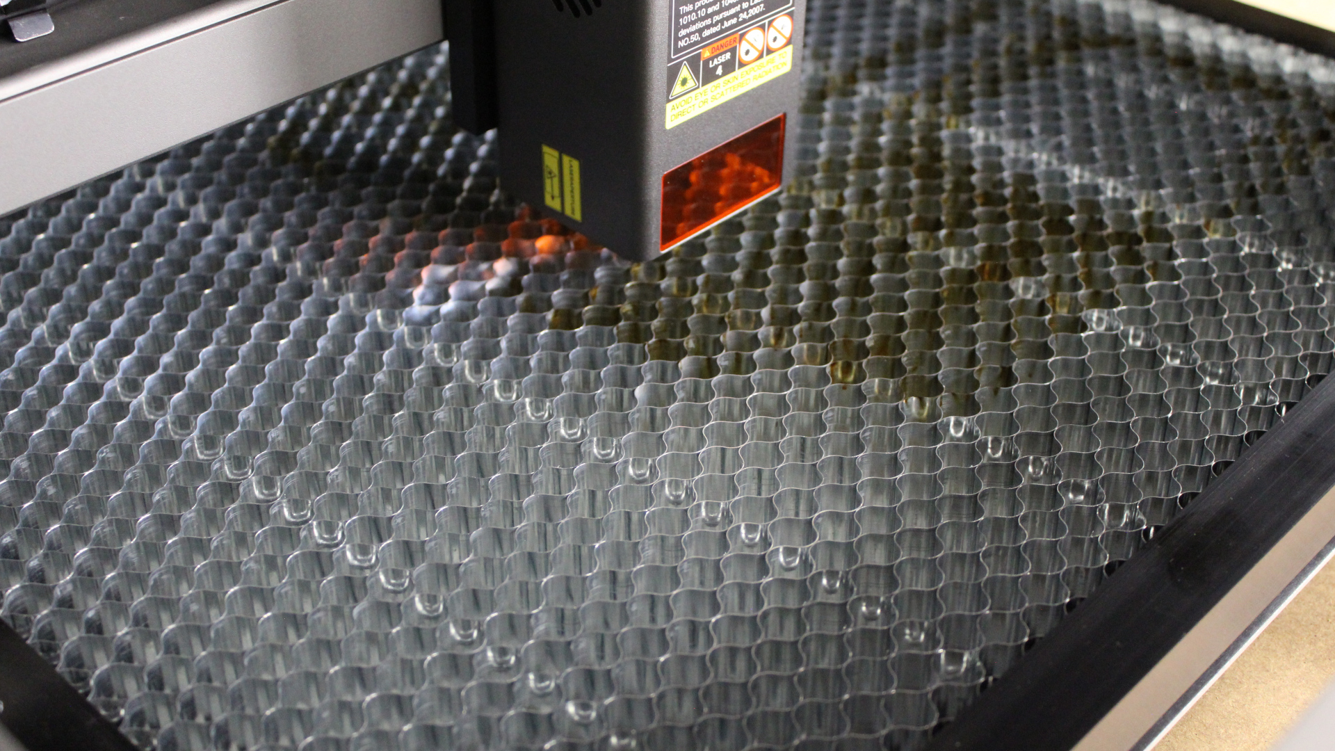 Creality Falcon2 laser engraver honeycomb - Image 2